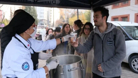 Eskişehir’de “Günaydın Çorbası” Yeniden Başlıyor: Öğrencilere İki Noktada Ücretsiz İkram